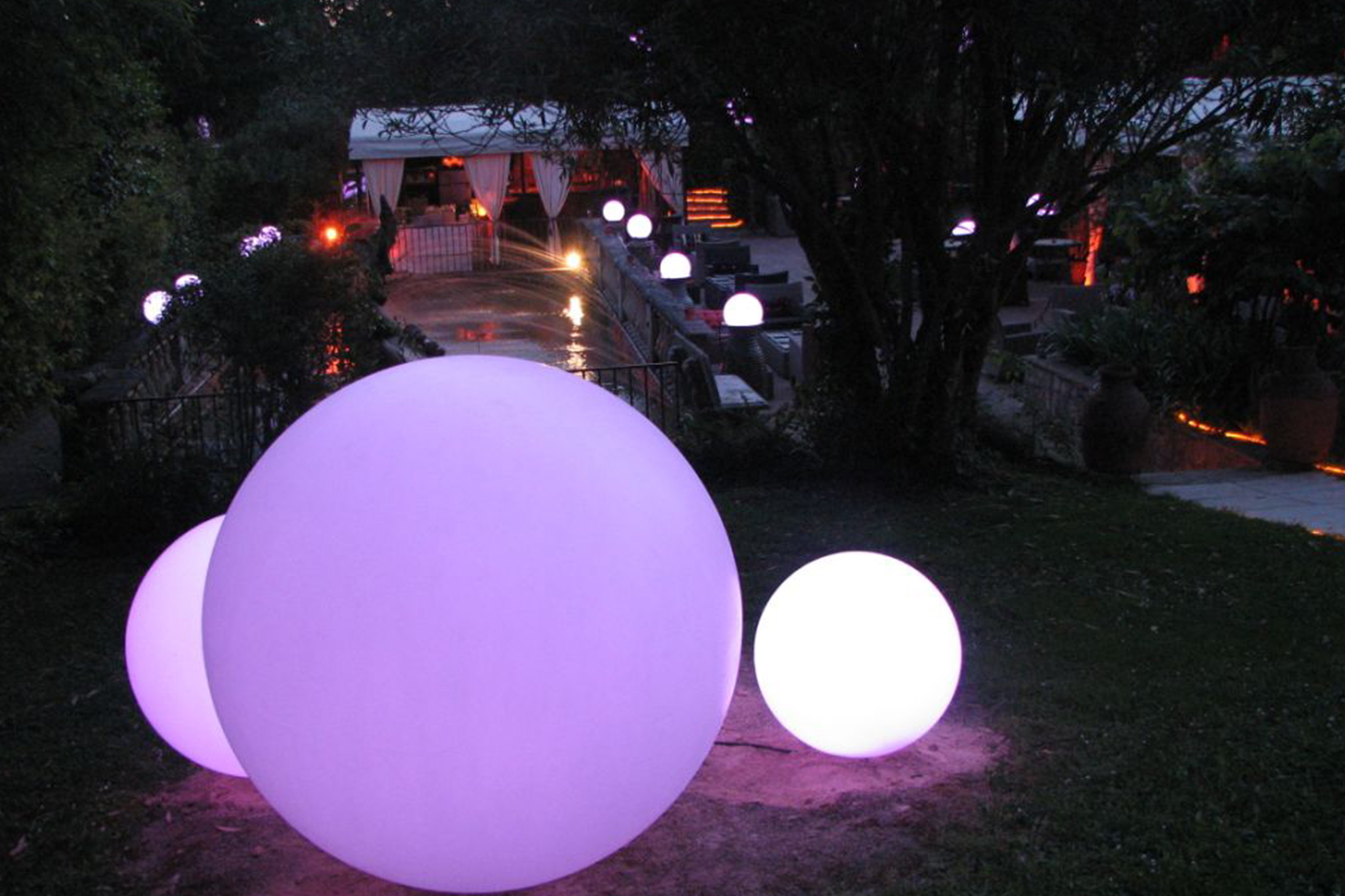 Sphere leds 30cm décoration lumineuse en location