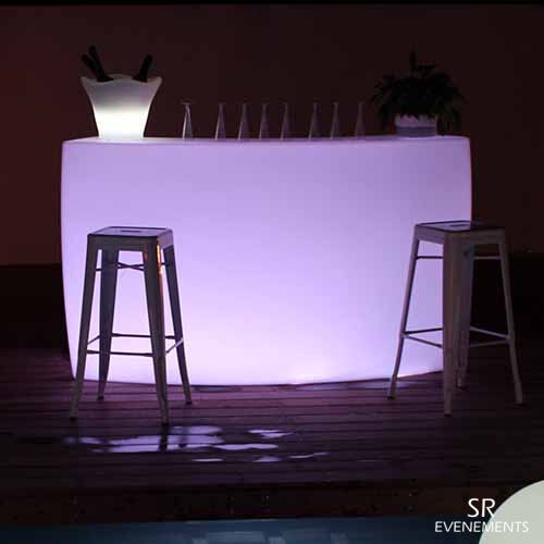 Vue produit du bar lumineux arrondi blanc 200 cm