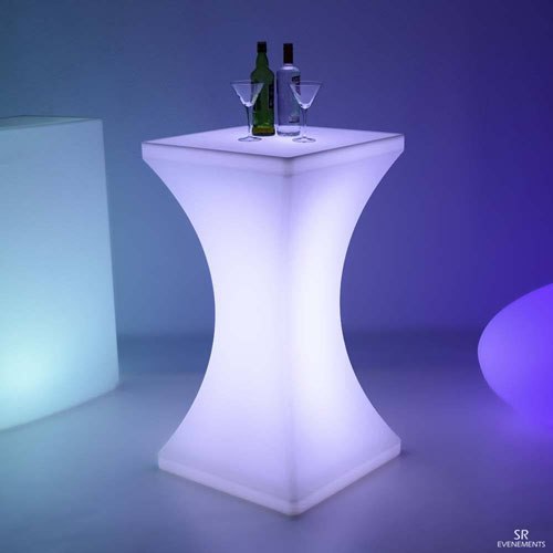 Mange-debout lumineux cintré sur une terrasse