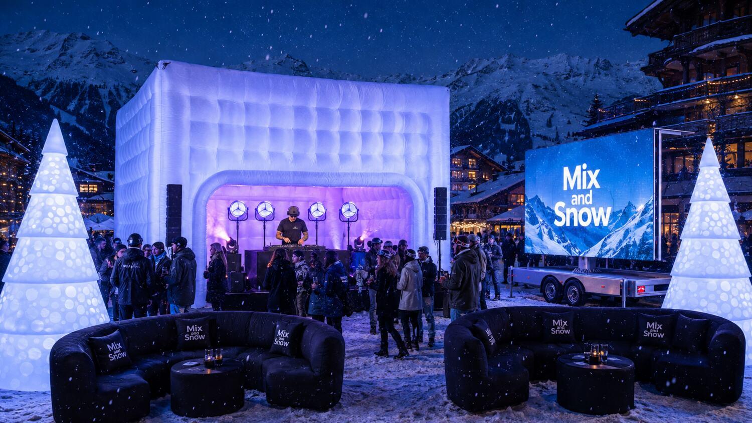 Scène gonflable Mix et Snow éclairée pendant une soirée en station