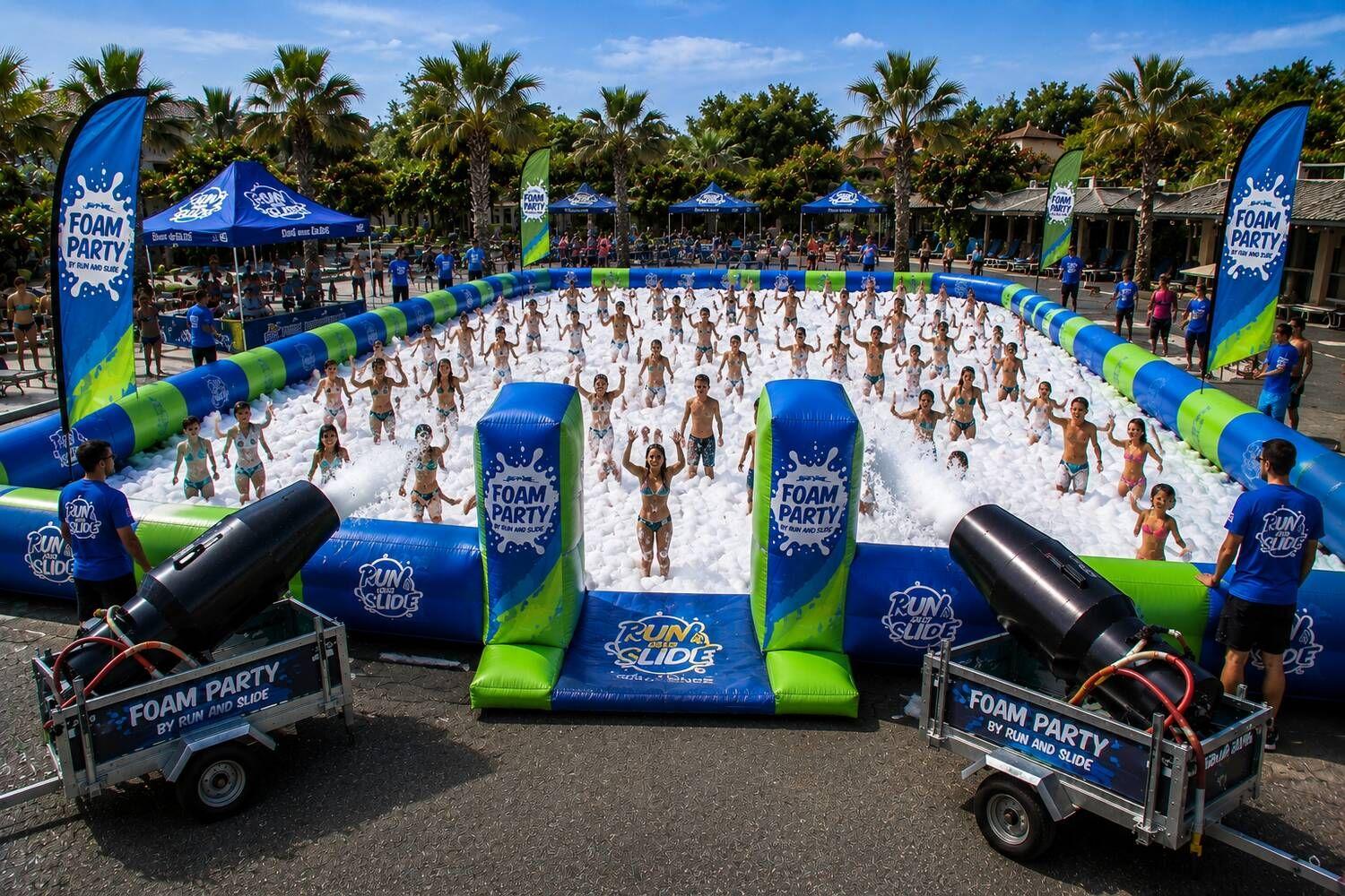 Grande arène mousse Run and Slide installée dans une fan zone